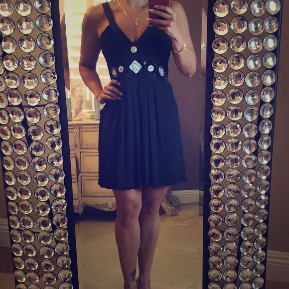 Marciano Dresses & Skirts - 💕Cute dress💕 